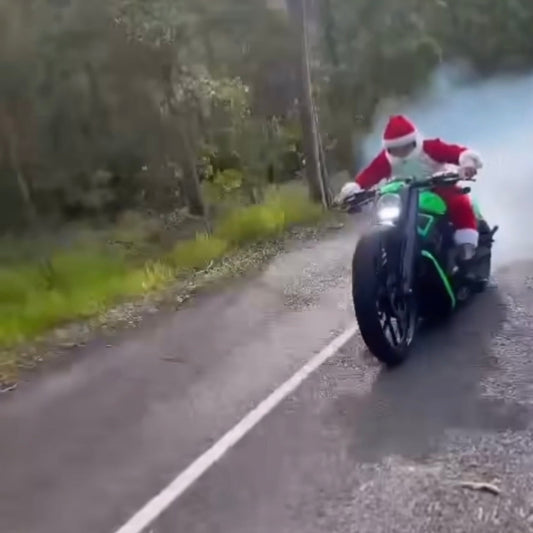 Santa Spotted Leaving Local Mum’s Place Before Lighting Up Sled And Heading North