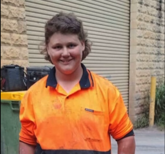 “19-Year-Old Operator Claims 10 Years’ Experience, 1600 Cube on the Hose easy work , Will Do Anything If Paid”